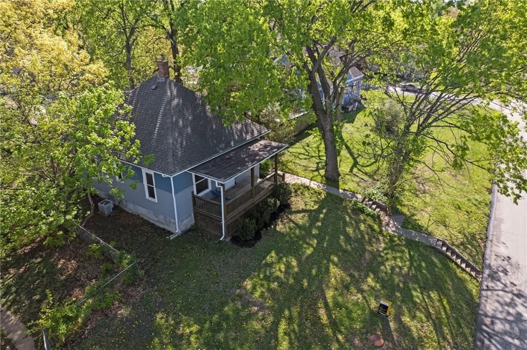 105 E Ottawa Street — photo 25