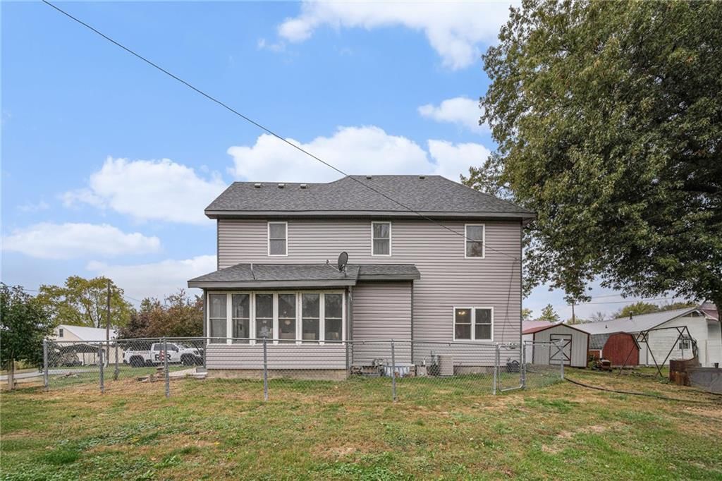 705 E 6th Street — photo 2