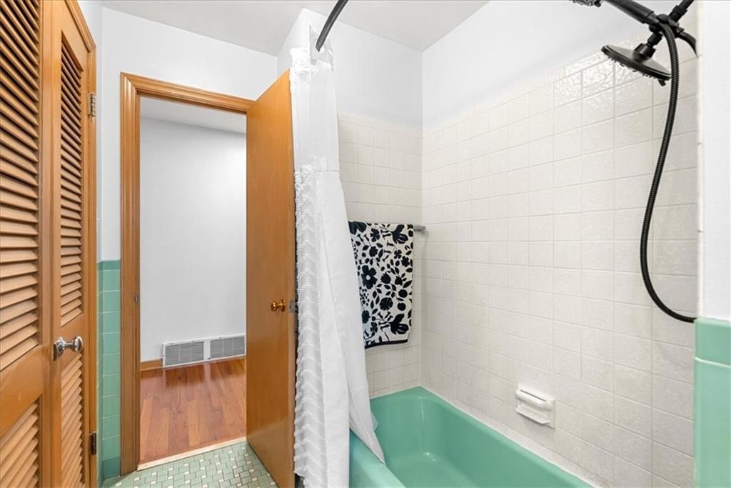 4932 NE Chouteau Drive — photo 17