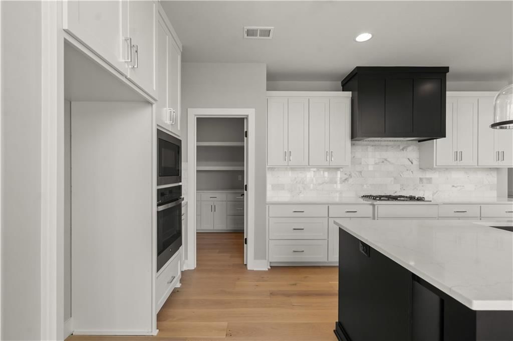 8013 Round Prairie Street — photo 16
