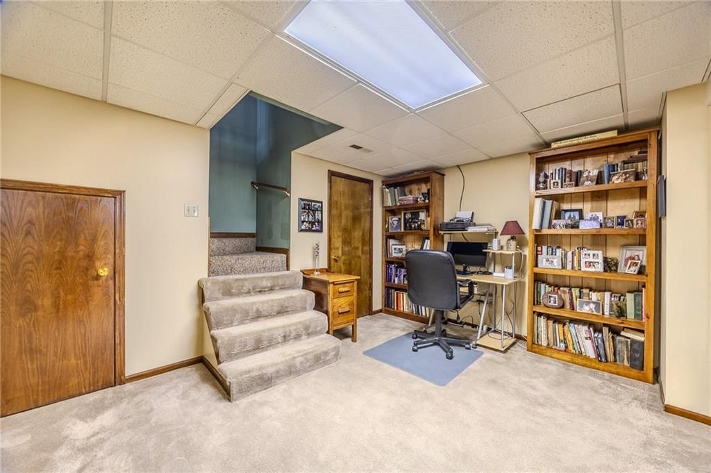 401 W 33rd Street — photo 28