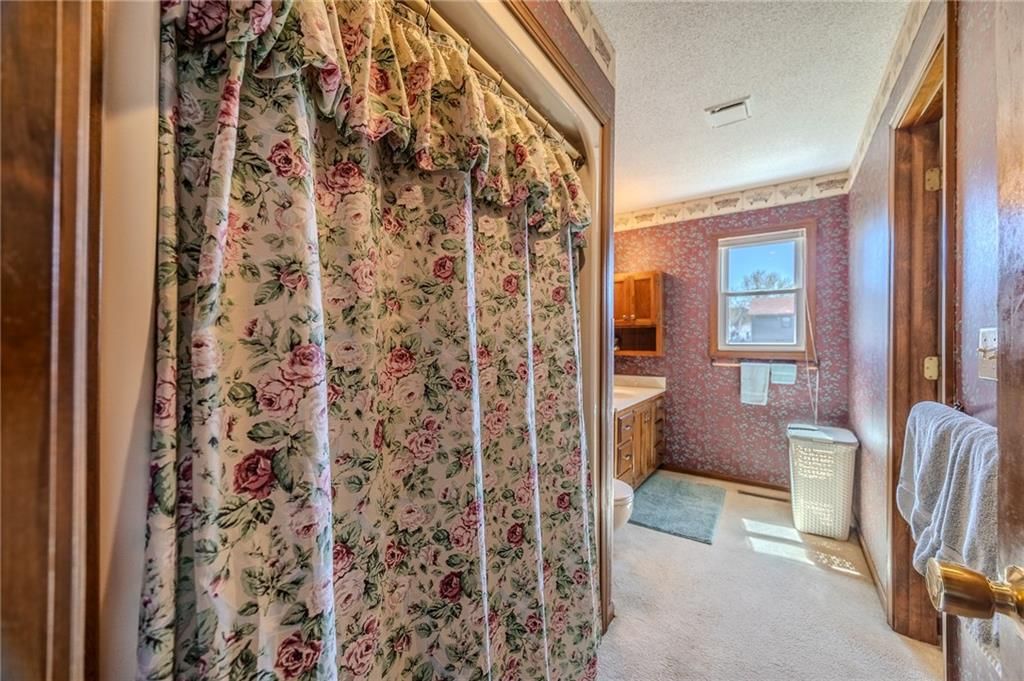 401 W 33rd Street — photo 35