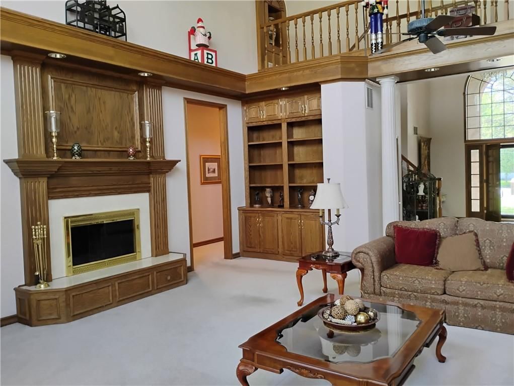 724 VILLAGE Drive — photo 20