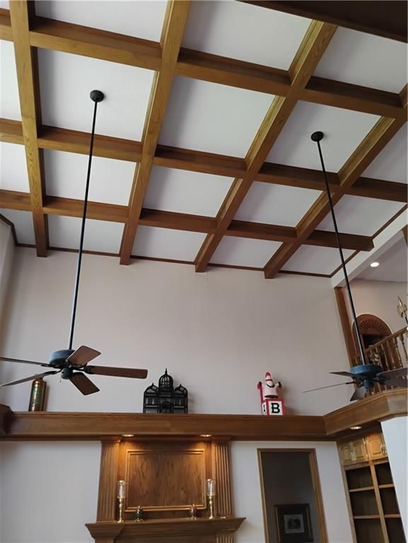 724 VILLAGE Drive — photo 23