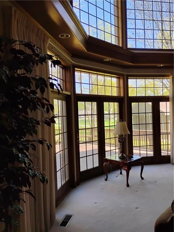 724 VILLAGE Drive — photo 24