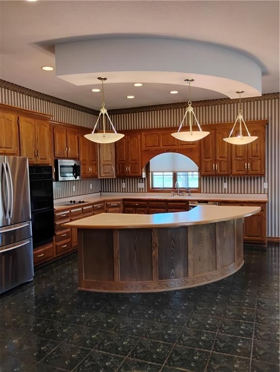 724 VILLAGE Drive — photo 28