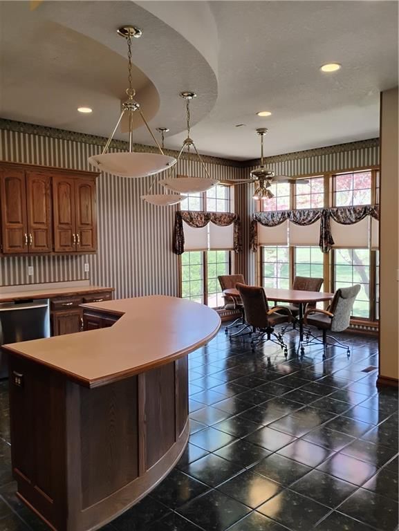 724 VILLAGE Drive — photo 29