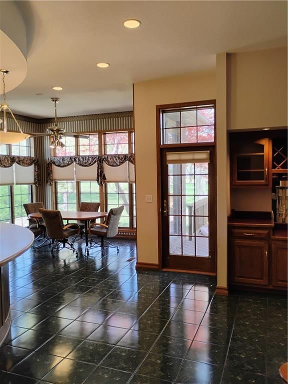 724 VILLAGE Drive — photo 30