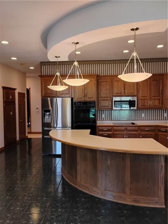 724 VILLAGE Drive — photo 31