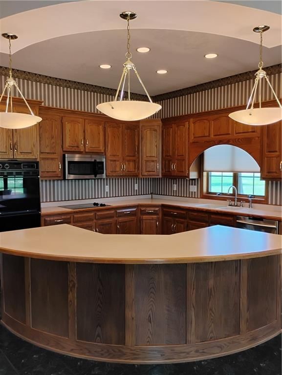 724 VILLAGE Drive — photo 32