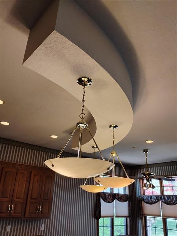 724 VILLAGE Drive — photo 34