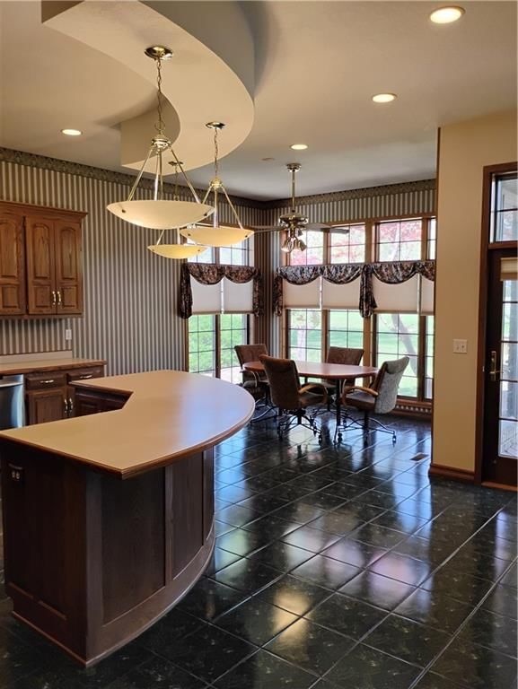 724 VILLAGE Drive — photo 35