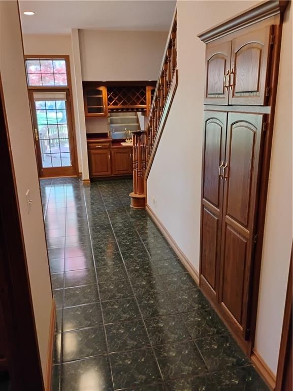 724 VILLAGE Drive — photo 40