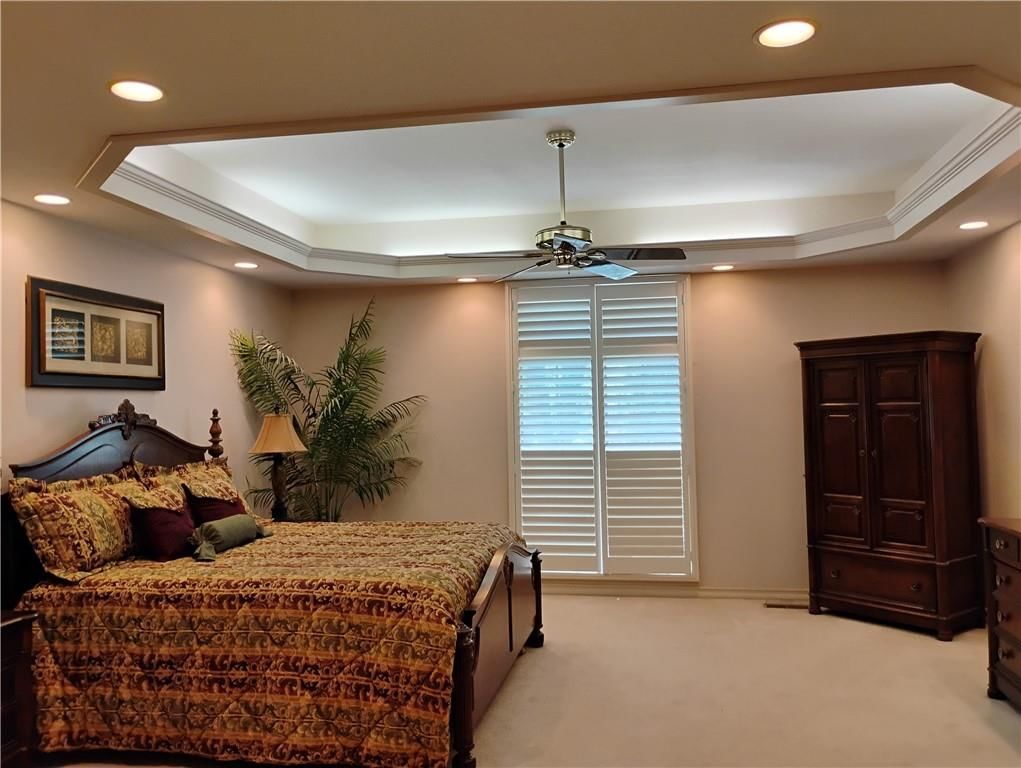 724 VILLAGE Drive — photo 43