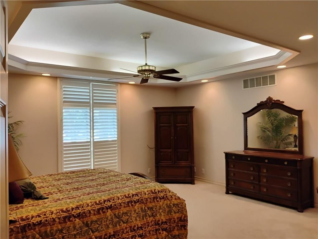 724 VILLAGE Drive — photo 44