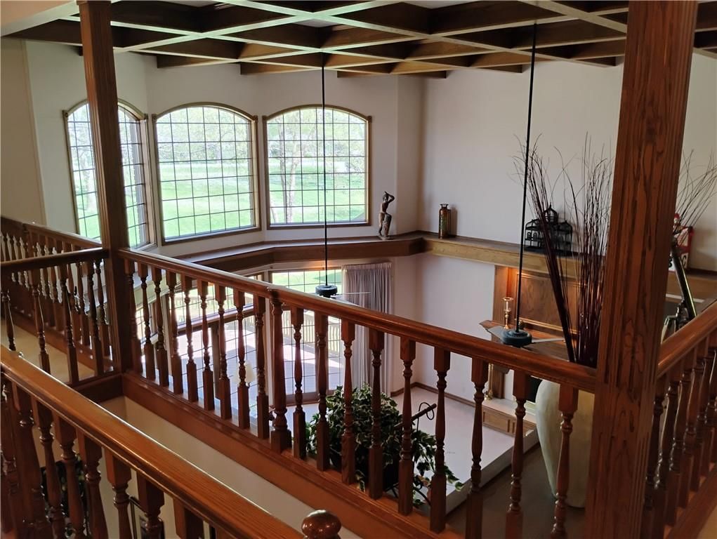 724 VILLAGE Drive — photo 63