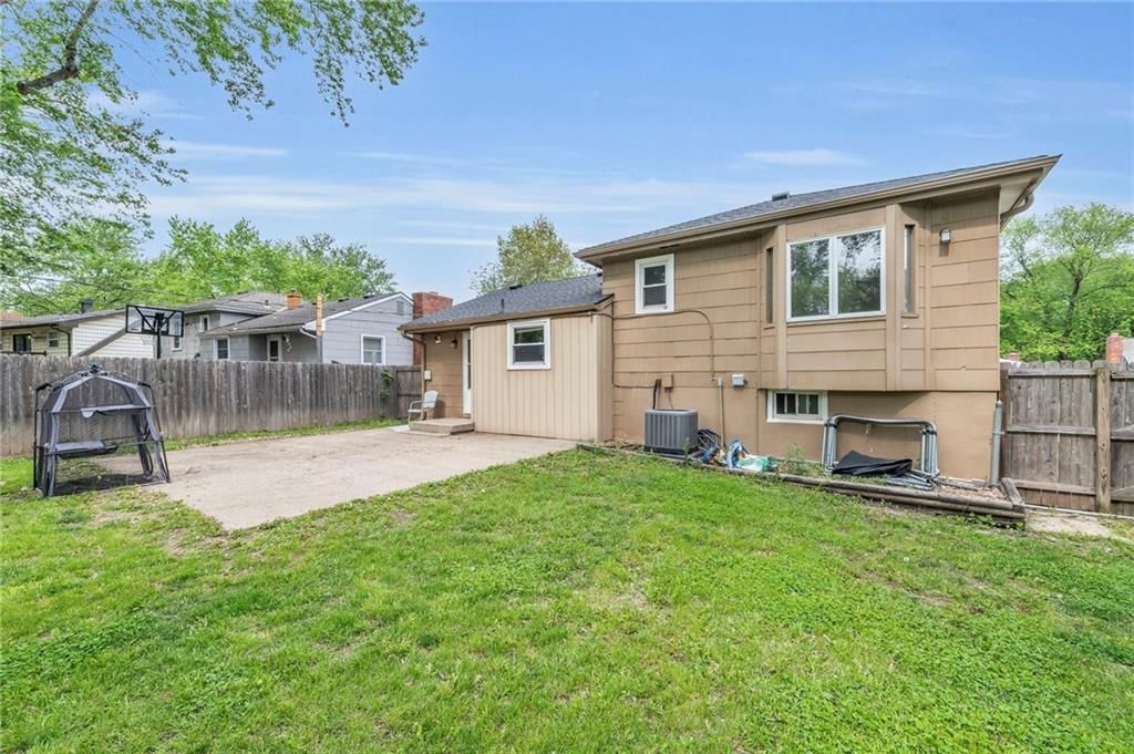 5820 N Oakley Avenue — photo 20
