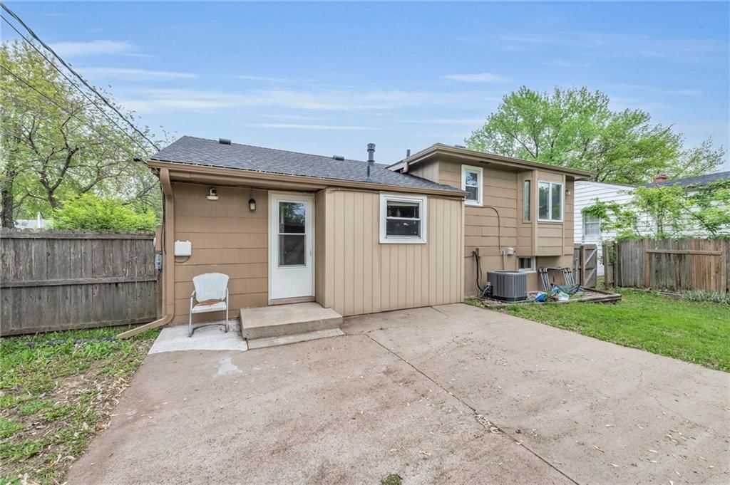 5820 N Oakley Avenue — photo 23