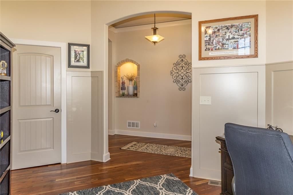 2307 W 179th Terrace — photo 9