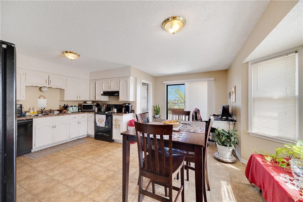 815 NW Valley Woods Drive — photo 5