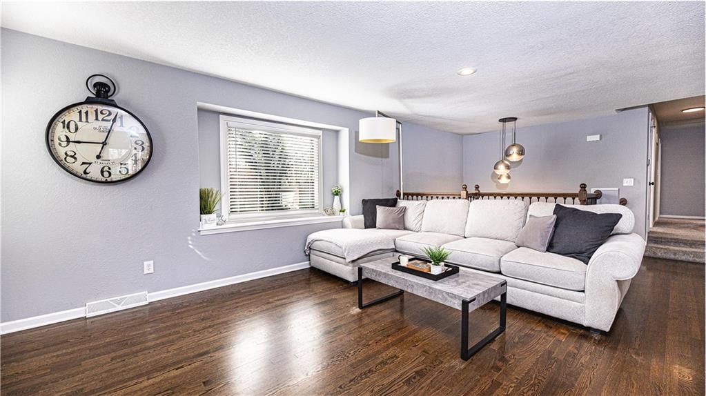 10616 W 90th Street — photo 3