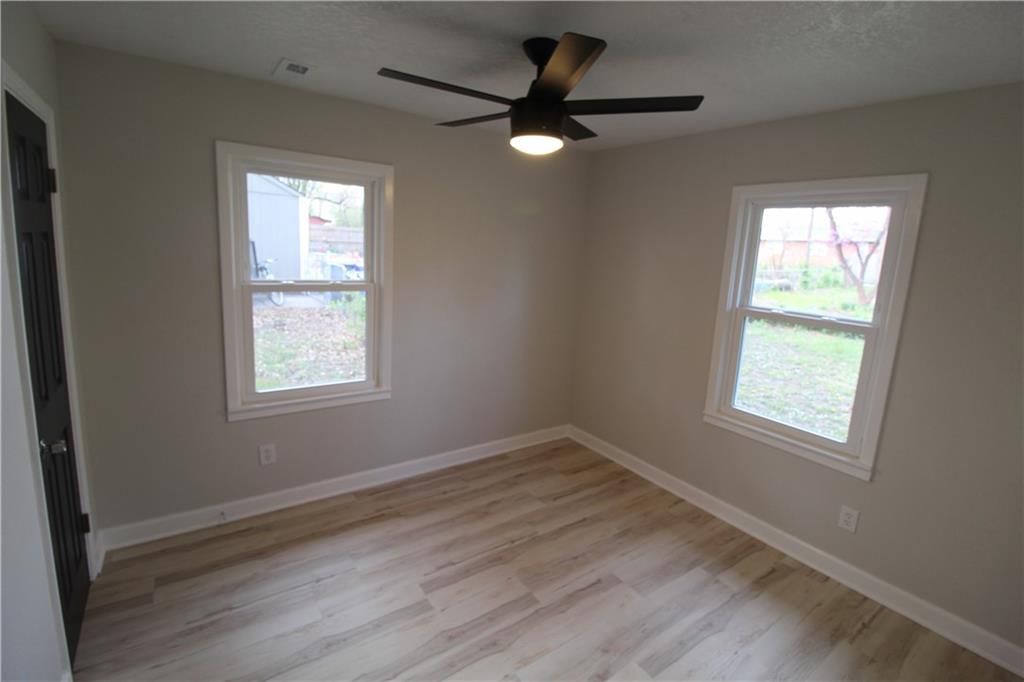 1017 S Brockway Street — photo 8