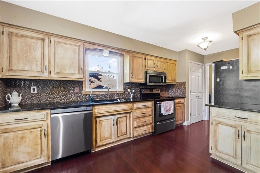 Photo 6 of 27 - 609 E 89th Street