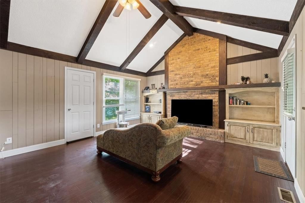 Photo 7 of 27 - 609 E 89th Street