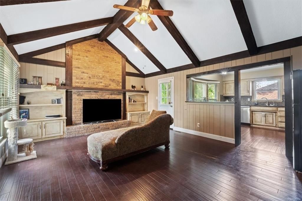 Photo 9 of 27 - 609 E 89th Street