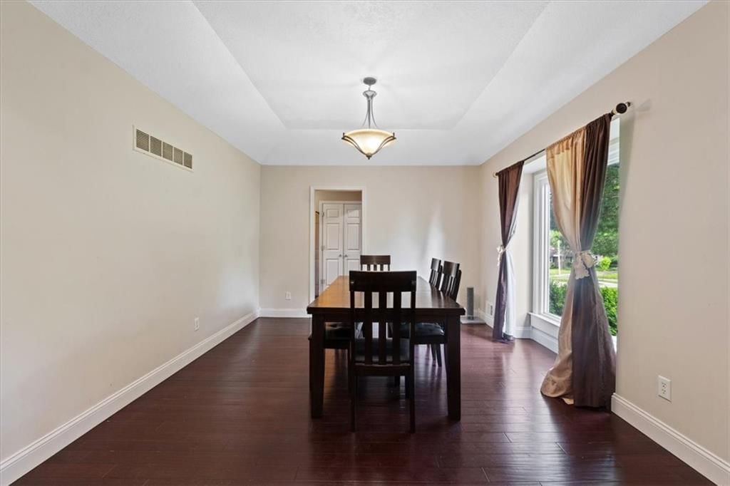Photo 10 of 27 - 609 E 89th Street