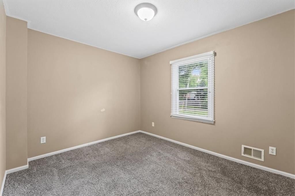 Photo 12 of 27 - 609 E 89th Street