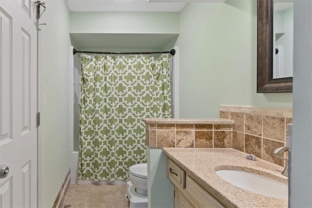 Photo 14 of 27 - 609 E 89th Street