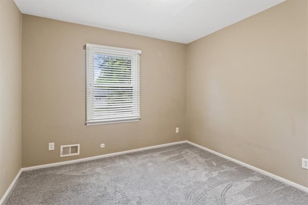 Photo 15 of 27 - 609 E 89th Street