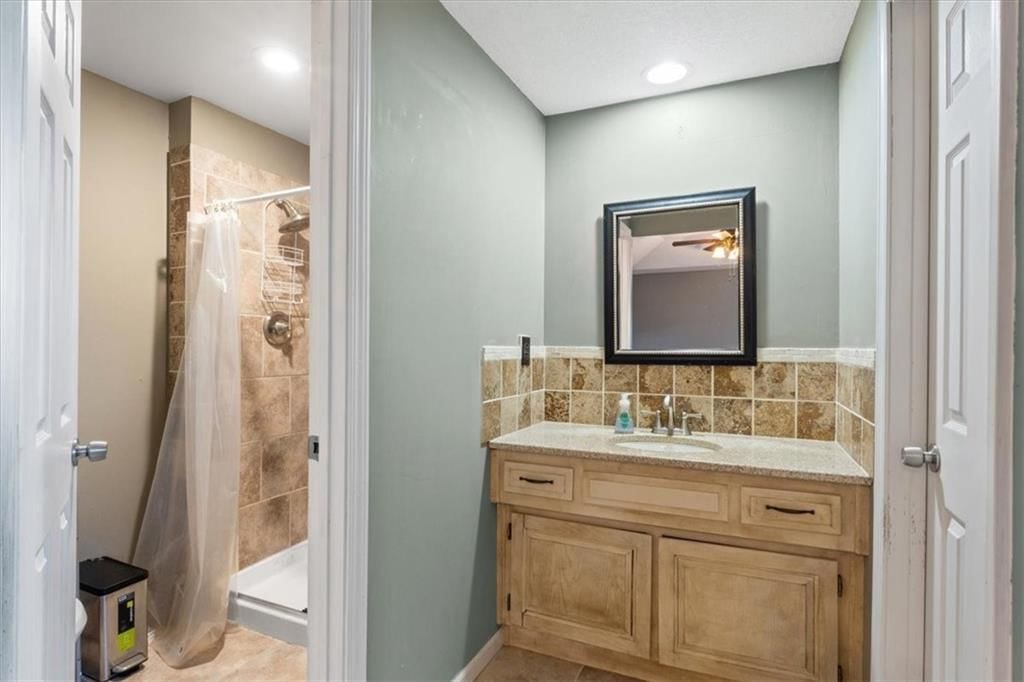 Photo 16 of 27 - 609 E 89th Street