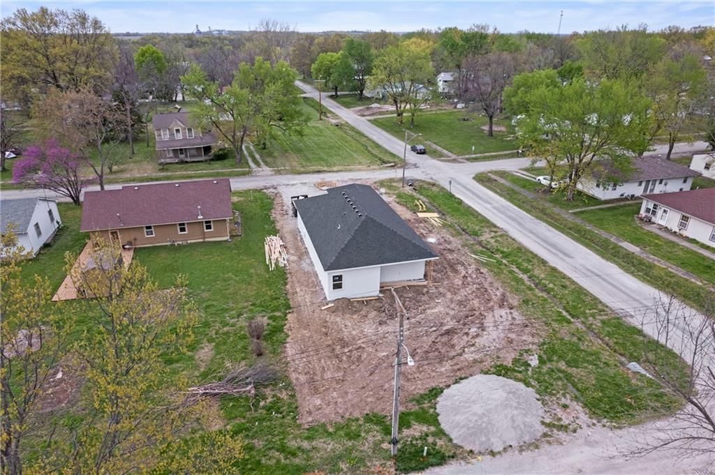 Photo 16 of 39 - 45 E 6th Street
