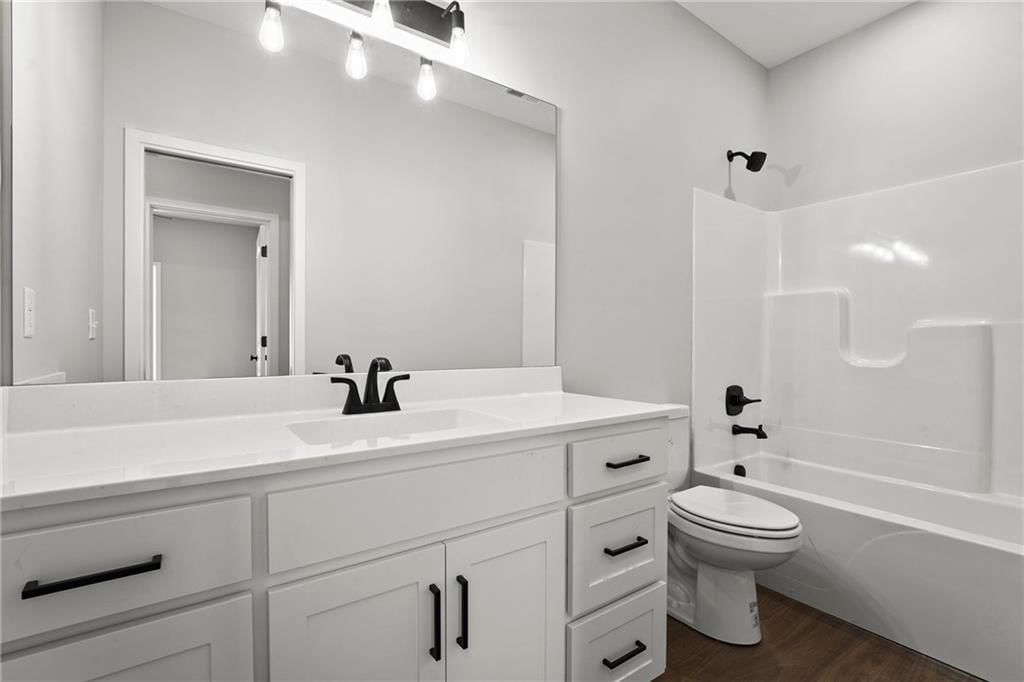 Photo 18 of 39 - 45 E 6th Street