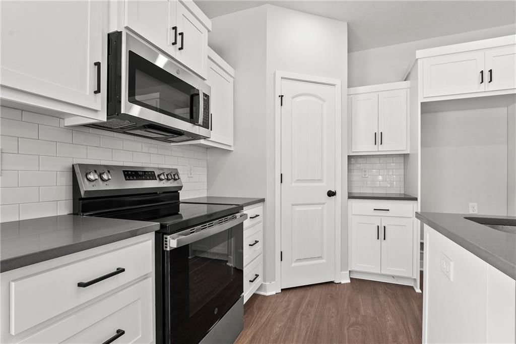 Photo 27 of 39 - 45 E 6th Street