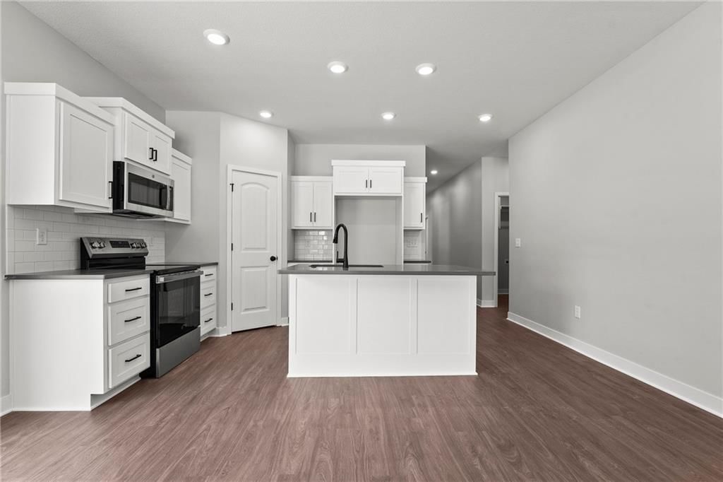Photo 31 of 39 - 45 E 6th Street
