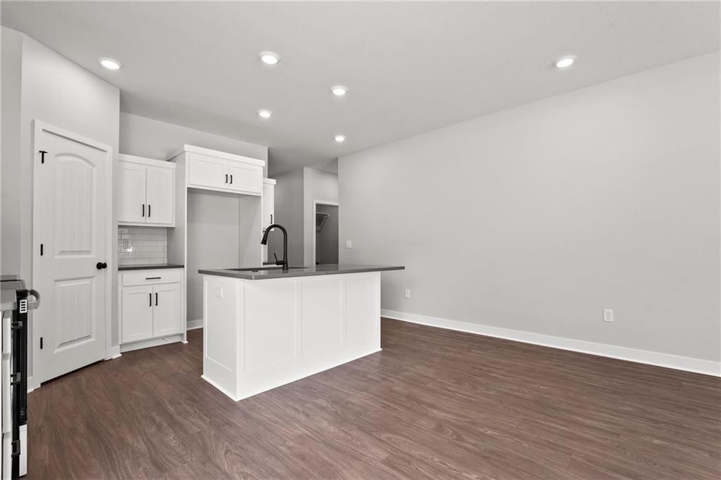 Photo 33 of 39 - 45 E 6th Street