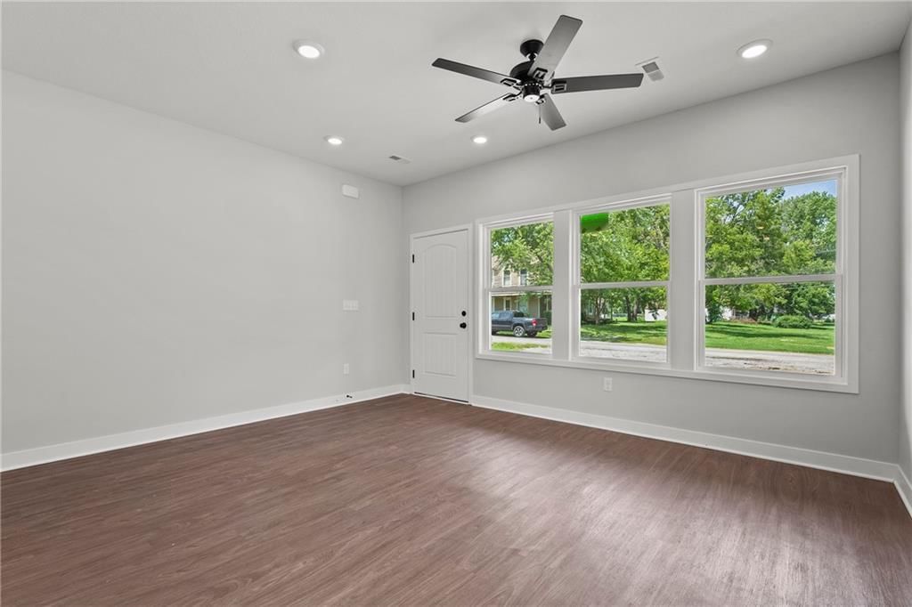 Photo 37 of 39 - 45 E 6th Street