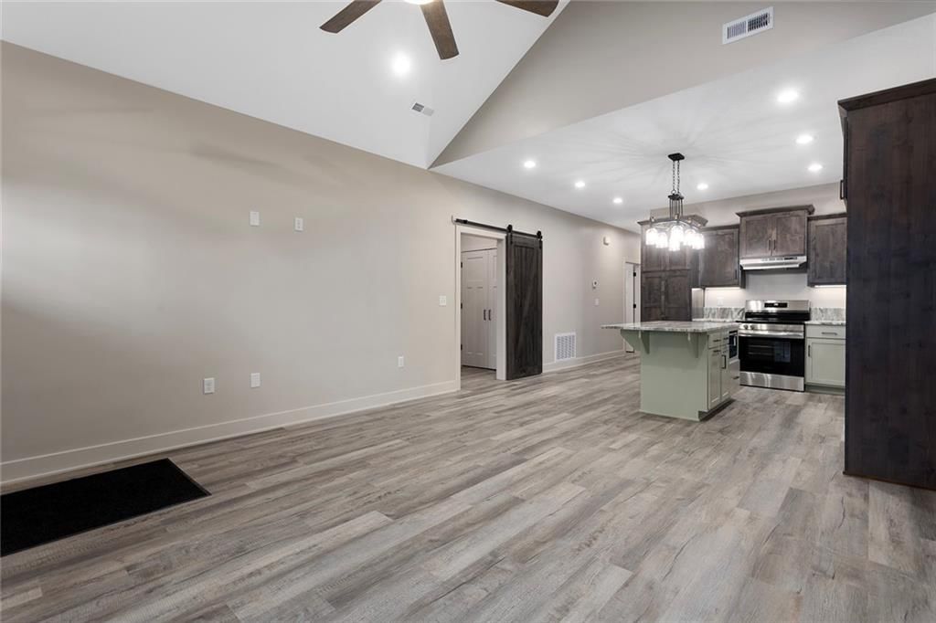 807 W Pleasant Street — photo 5