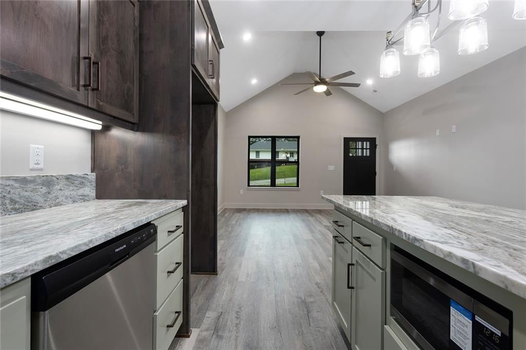 807 W Pleasant Street — photo 8