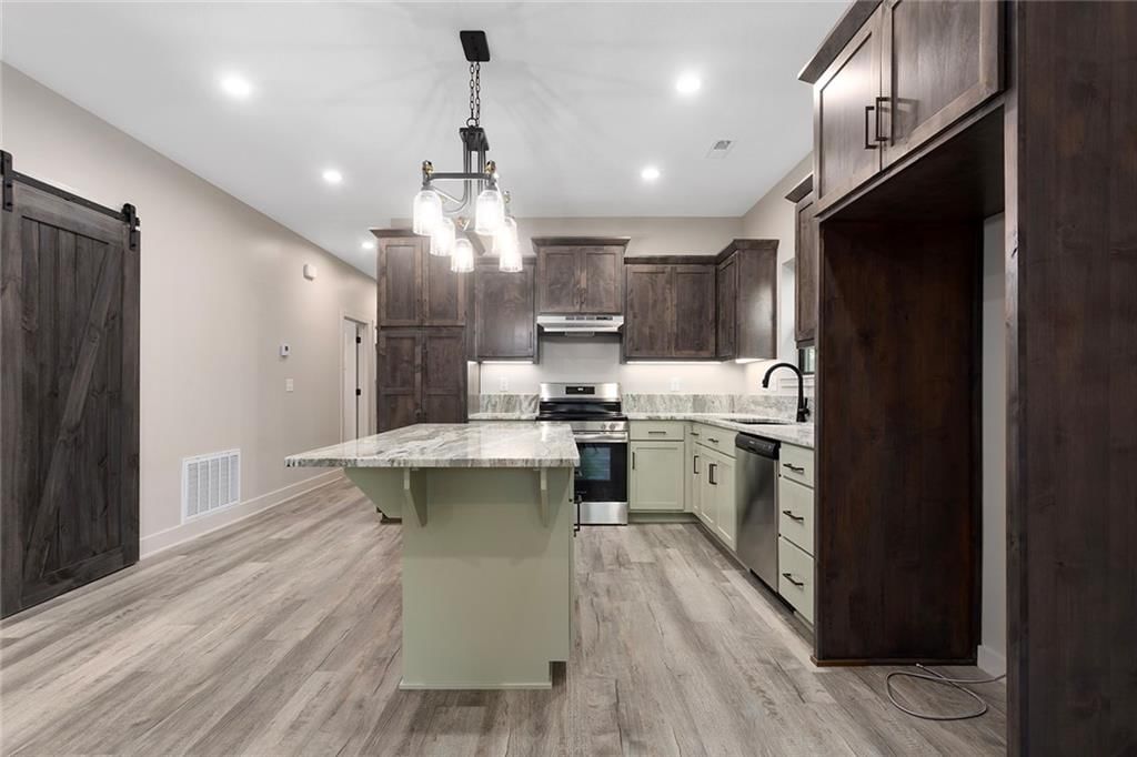 807 W Pleasant Street — photo 11