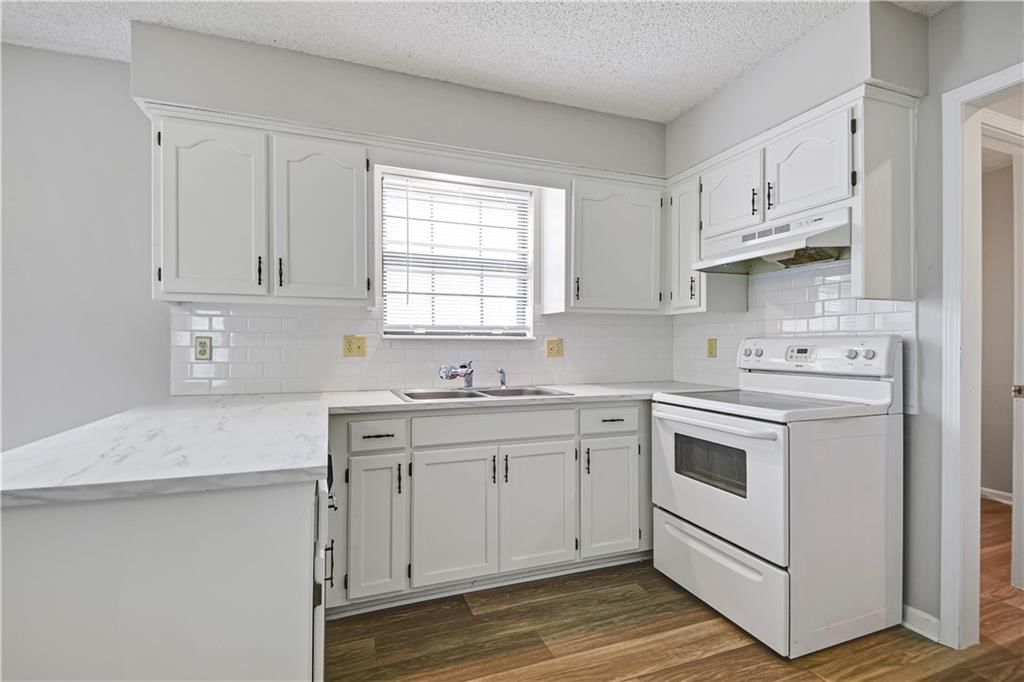 14924-14926 Riggs Street — photo 9