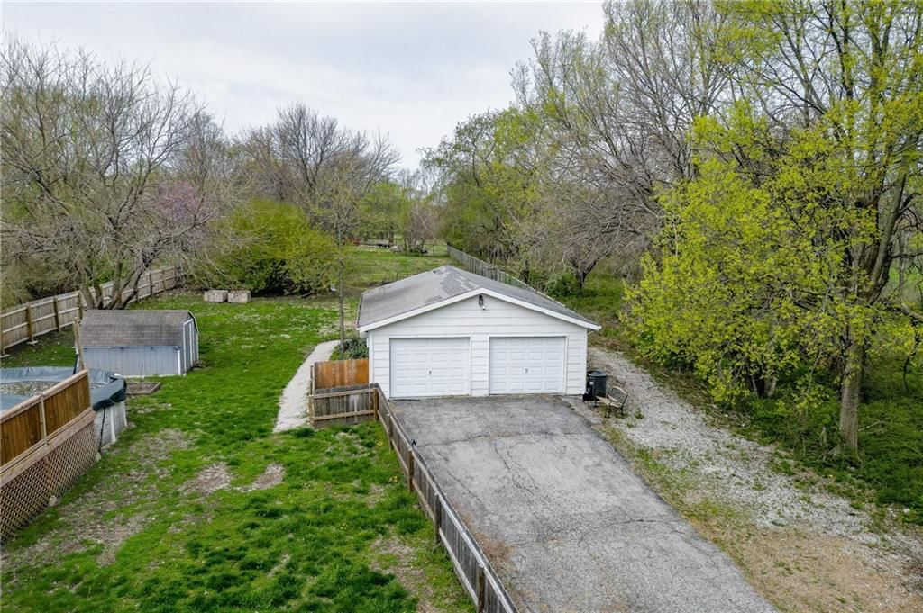 Photo 9 of 54 - 16880 S RIDGEVIEW Road