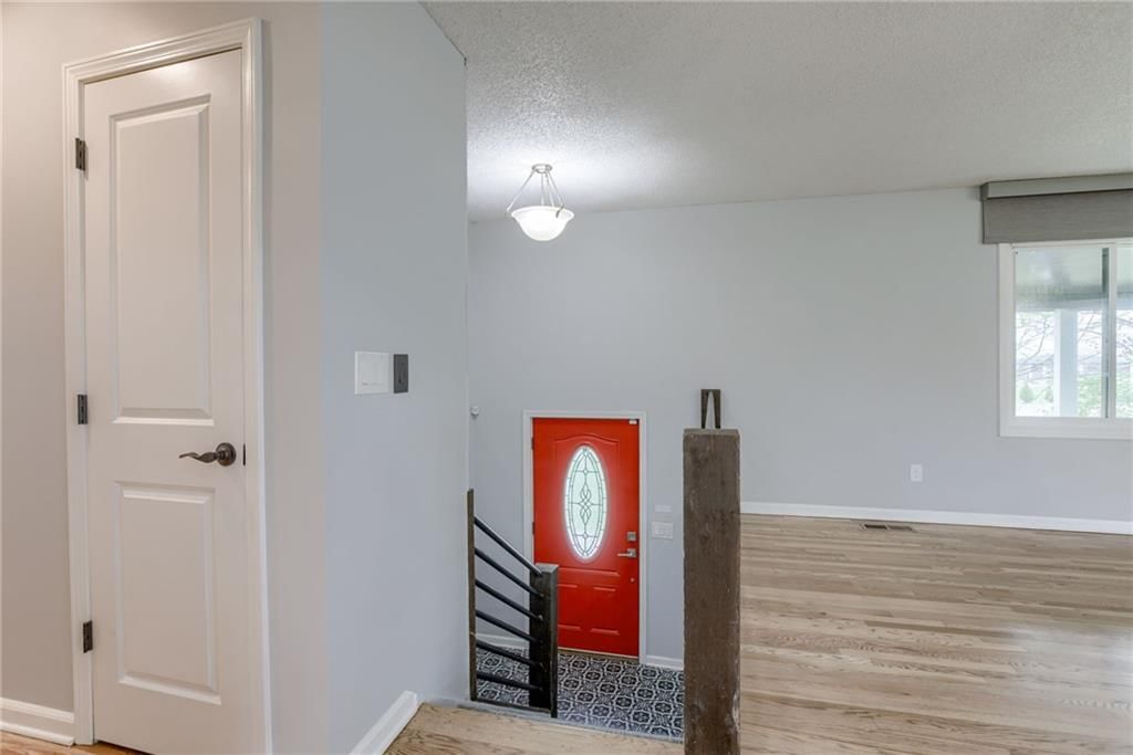 Photo 10 of 54 - 16880 S RIDGEVIEW Road