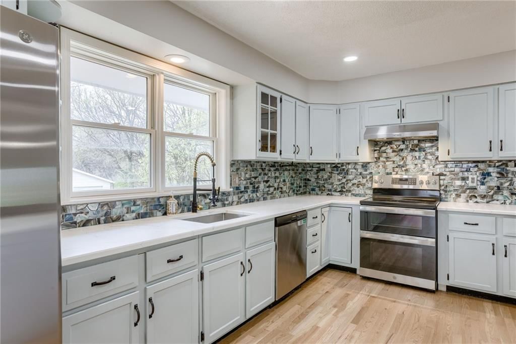 Photo 18 of 54 - 16880 S RIDGEVIEW Road