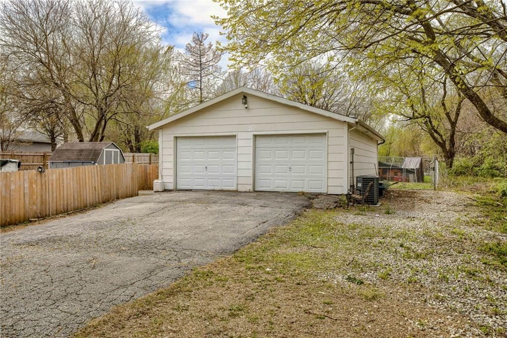 Photo 43 of 54 - 16880 S RIDGEVIEW Road