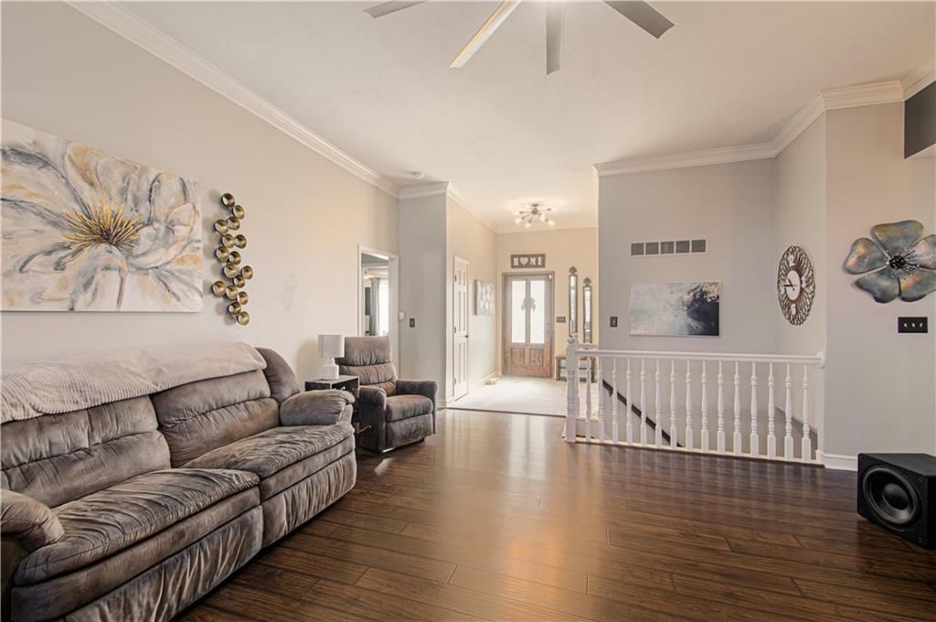 1004 NW Springdale Street — photo 9