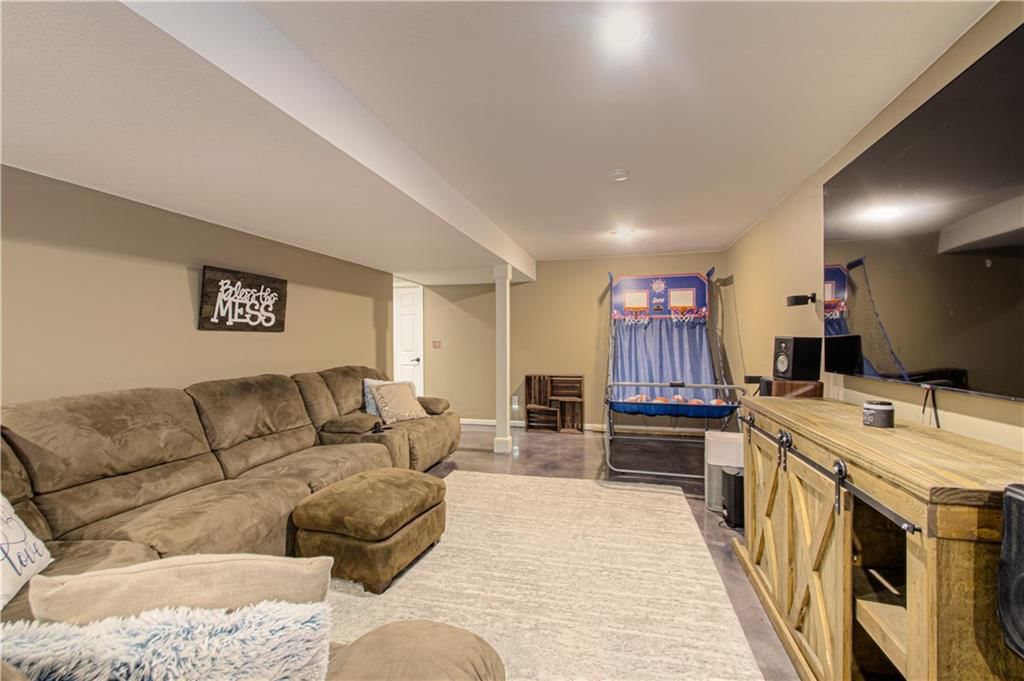 1004 NW Springdale Street — photo 29